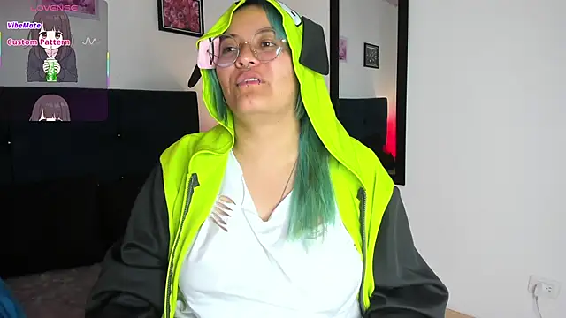 Snapshot of lucky-leah chatting on 03.23.25 lucky-leah online show from 03.23.25