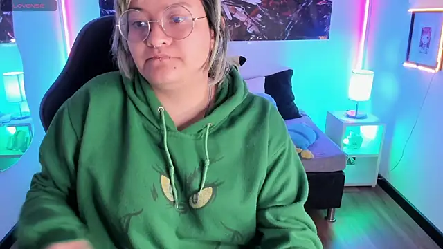 Snapshot of lucky-leah chatting on 09.12.25 lucky-leah online show from 09.12.25