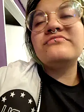 Snapshot of lucky-leah chatting on 09.20.25 lucky-leah online show from 09.20.25