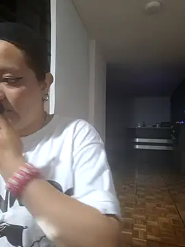 Snapshot of lucky-leah chatting on 09.21.25 lucky-leah online show from 09.21.25