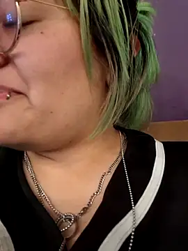 Snapshot of lucky-leah chatting on 09.25.25 lucky-leah online show from 09.25.25