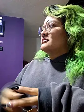 Snapshot of lucky-leah chatting on 09.26.25 lucky-leah online show from 09.26.25