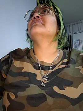 Snapshot of lucky-leah chatting on 09.30.25 lucky-leah online show from 09.30.25