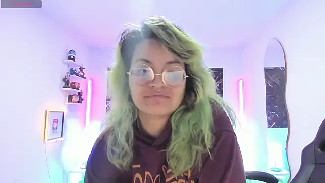 Snapshot of lucky-leah chatting on 10.03.25 lucky-leah online show from 10.03.25