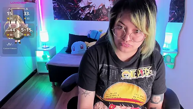 Snapshot of lucky-leah chatting on 10.04.25 lucky-leah online show from 10.04.25