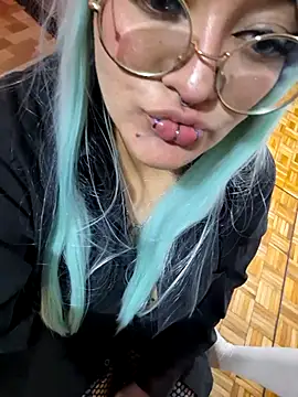 Snapshot of lucky-leah chatting on 10.05.25 lucky-leah online show from 10.05.25