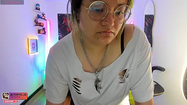 Snapshot of lucky-leah chatting on 10.08.25 lucky-leah online show from 10.08.25