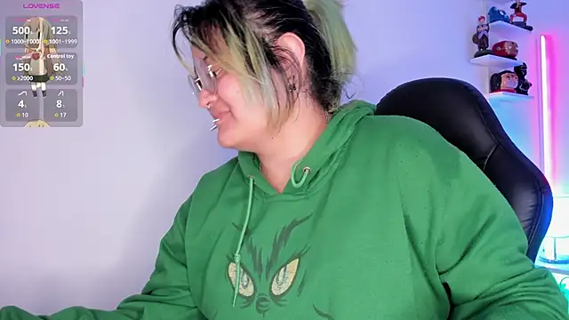 Snapshot of lucky-leah chatting on 10.26.25 lucky-leah online show from 10.26.25