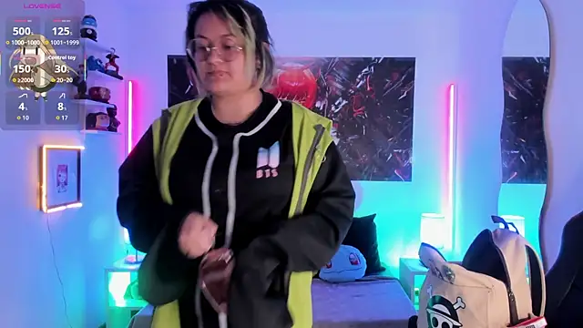 Snapshot of lucky-leah chatting on 10.29.25 lucky-leah online show from 10.29.25