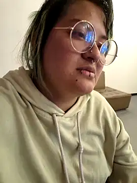 Snapshot of lucky-leah chatting on 11.07.25 lucky-leah online show from 11.07.25