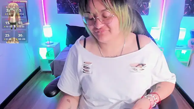 Snapshot of lucky-leah chatting on 11.11.25 lucky-leah online show from 11.11.25