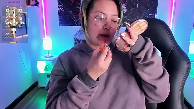 Snapshot of lucky-leah chatting on 11.12.25 lucky-leah online show from 11.12.25