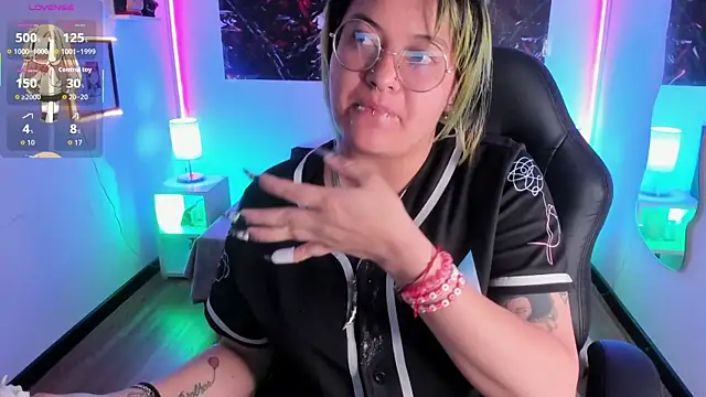 Snapshot of lucky-leah chatting on 11.13.25 lucky-leah online show from 11.13.25