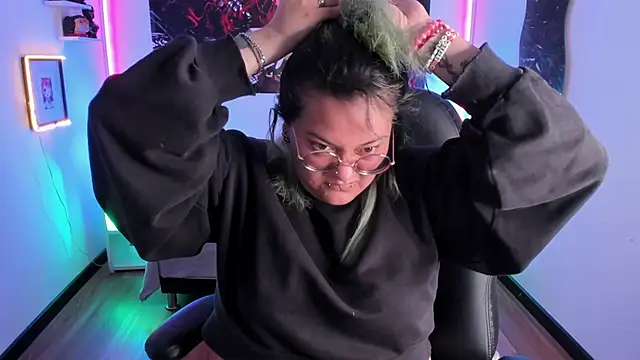 Snapshot of lucky-leah chatting on 11.14.25 lucky-leah online show from 11.14.25