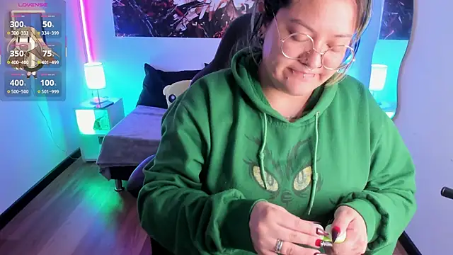 Snapshot of lucky-leah chatting on 11.18.25 lucky-leah online show from 11.18.25