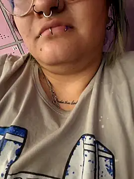 Snapshot of lucky-leah chatting on 11.20.25 lucky-leah online show from 11.20.25