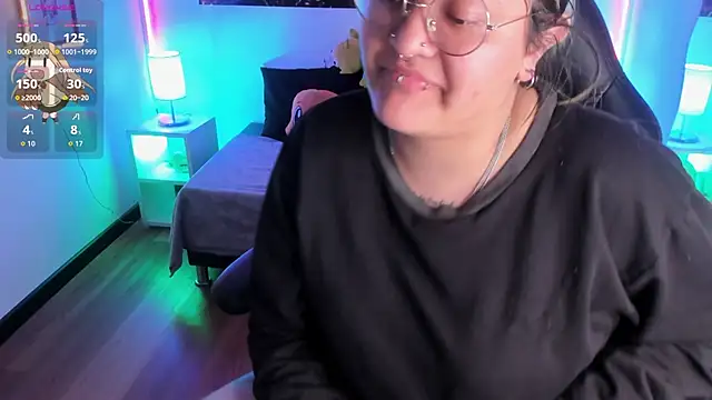 Snapshot of lucky-leah chatting on 11.28.25 lucky-leah online show from 11.28.25