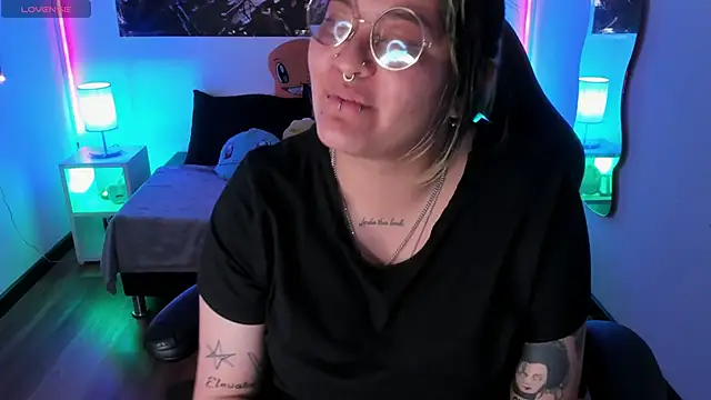 Snapshot of lucky-leah chatting on 11.29.25 lucky-leah online show from 11.29.25