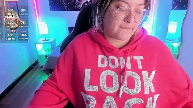 Snapshot of lucky-leah chatting on 12.02.25 lucky-leah online show from 12.02.25