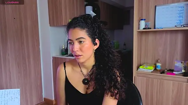 Snapshot of arteverena chatting on 05.26.26 arteverena online show from 05.26.26