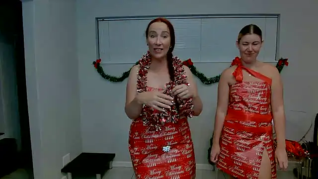 Snapshot of C1eopatra chatting on 12.15.24 C1eopatra online show from 12.15.24