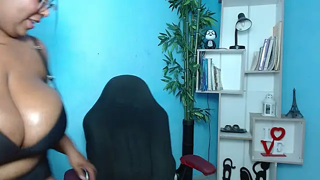 Snapshot of bbw_charlote chatting on 02.12.25 bbw charlote online show from 02.12.25