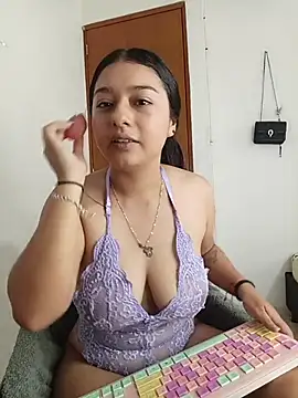 Snapshot of Kittyy_Hott_ chatting on 12.16.25 Kittyy Hott online show from 12.16.25