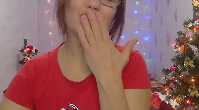 Snapshot of KittyyLaBeauty chatting on 12.28.24 KittyyLaBeauty online show from 12.28.24