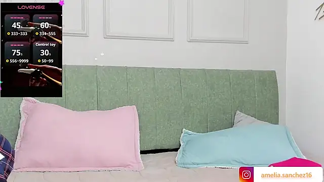 Snapshot of Sussanewolf chatting on 10.23.25 Sussanewolf online show from 10.23.25