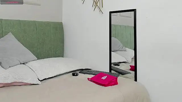 Snapshot of Sussanewolf chatting on 10.26.25 Sussanewolf online show from 10.26.25