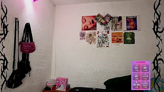 Snapshot of angelsdustxxx chatting on 12.21.24 angelsdustxxx online show from 12.21.24