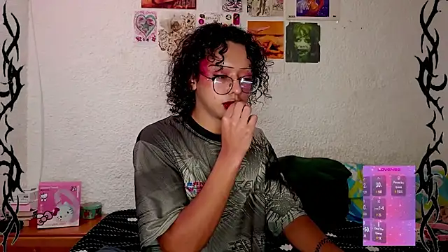 Snapshot of angelsdustxxx chatting on 12.22.24 angelsdustxxx online show from 12.22.24