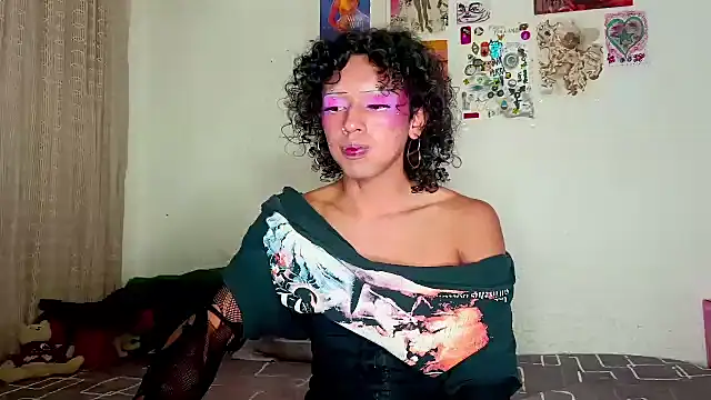 Snapshot of angelsdustxxx chatting on 02.15.25 angelsdustxxx online show from 02.15.25