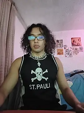 Snapshot of angelsdustxxx chatting on 10.21.25 angelsdustxxx online show from 10.21.25