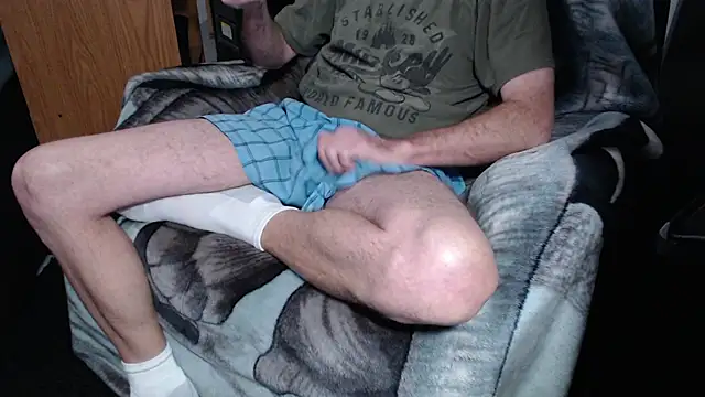 Snapshot of froy4986 chatting on 12.18.24 froy4986 online show from 12.18.24