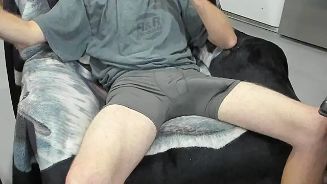 Snapshot of froy4986 chatting on 10.19.25 froy4986 online show from 10.19.25