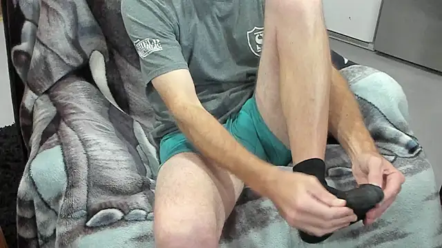 Snapshot of froy4986 chatting on 10.27.25 froy4986 online show from 10.27.25