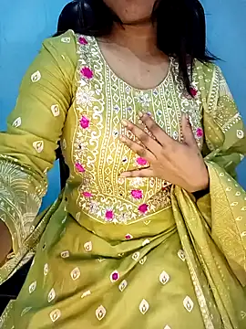 Snapshot of Dayna-36 chatting on 12.21.24 Dayna-36 online show from 12.21.24