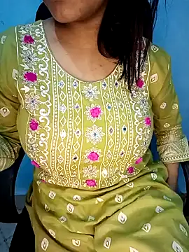 Snapshot of Dayna-36 chatting on 12.21.24 Dayna-36 online show from 12.21.24