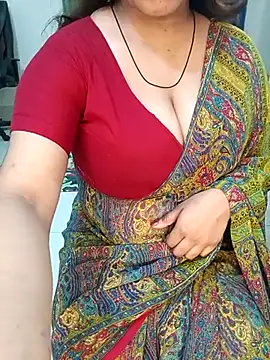 Snapshot of Dayna-36 chatting on 12.22.25 Dayna-36 online show from 12.22.25