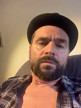 Snapshot of TB1977DK chatting on 12.15.25 TB1977DK online show from 12.15.25