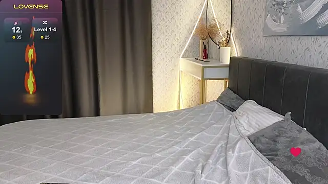 Snapshot of YourSweetDream_ chatting on 11.16.25 YourSweetDream online show from 11.16.25