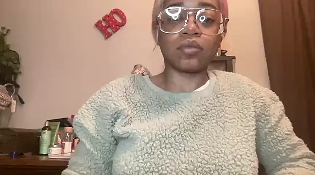 MommyConfident online show from 03.22.25