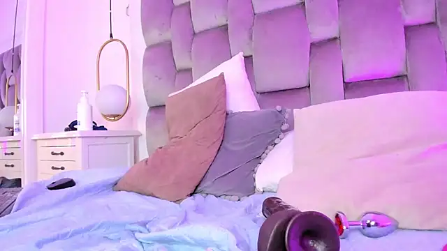 PamelaMendez  online show from 03.04.25