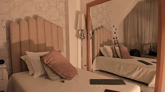 PamelaMendez  online show from 12.02.25