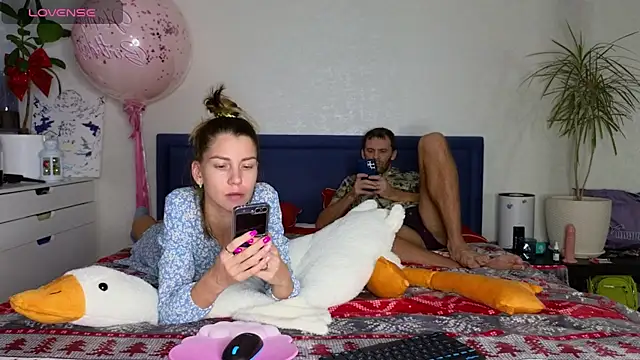 Snapshot of FoxLoveBasik chatting on 12.12.24 FoxLoveBasik online show from 12.12.24