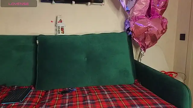 Snapshot of FoxLoveBasik chatting on 12.25.24 FoxLoveBasik online show from 12.25.24