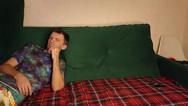 Snapshot of FoxLoveBasik chatting on 02.05.25 FoxLoveBasik online show from 02.05.25