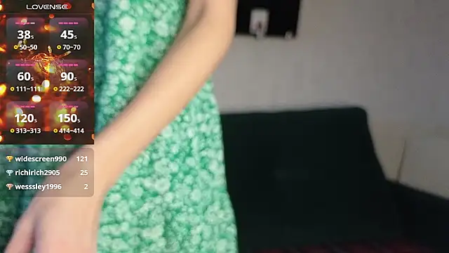 Snapshot of FoxLoveBasik chatting on 02.23.25 FoxLoveBasik online show from 02.23.25