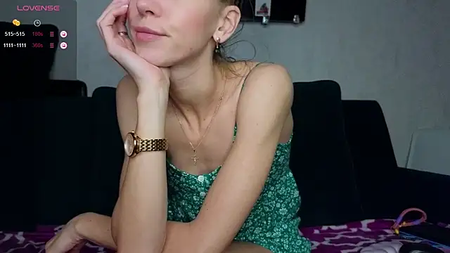 Snapshot of FoxLoveBasik chatting on 03.06.25 FoxLoveBasik online show from 03.06.25